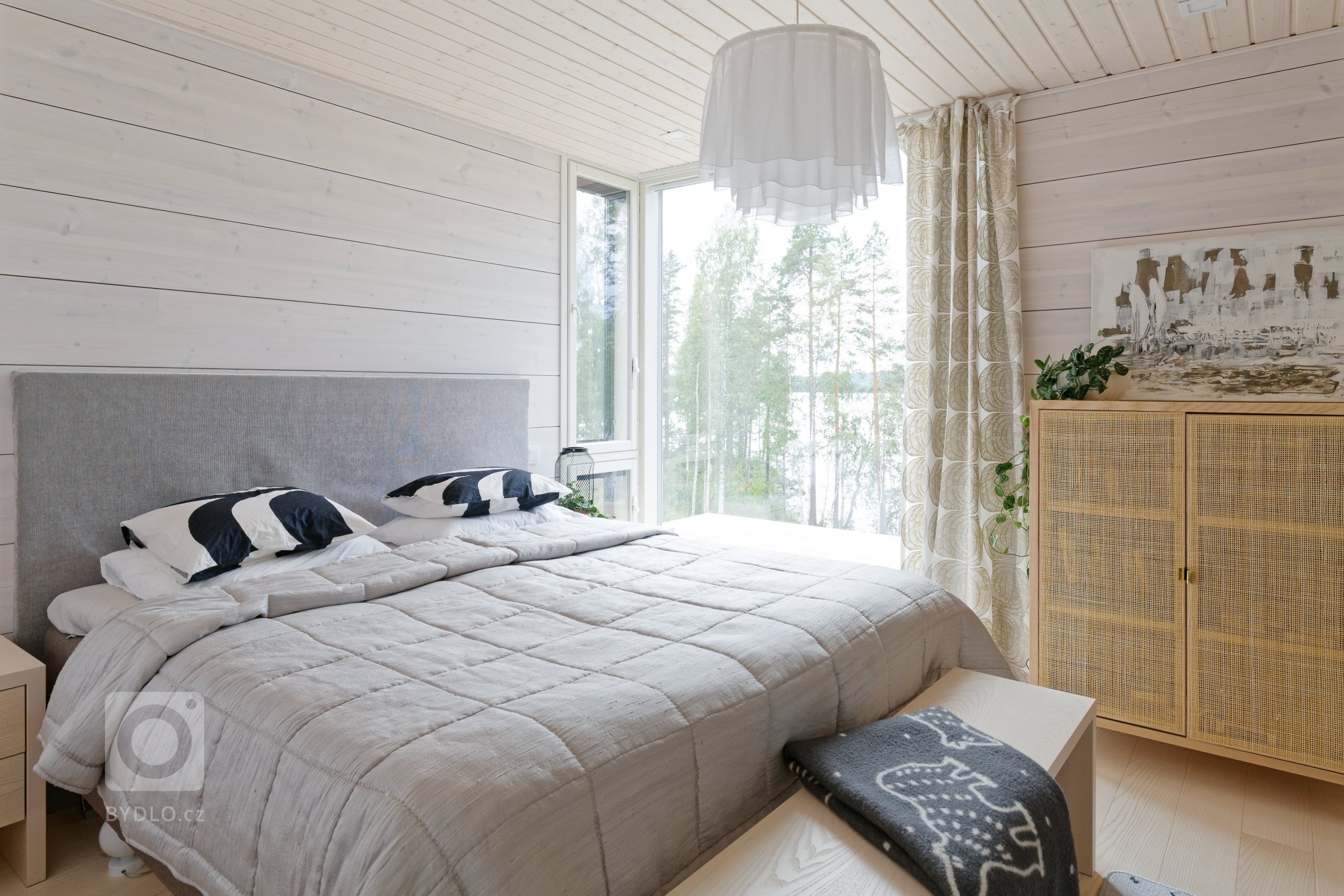 KONTIO Glasshouse je dřevěný dům z lepených hranolů SmartLog o rozměrech 205x275 (inovativní technologie SmartLog zamezuje sedání dřeva). Tento Glasshouse s…