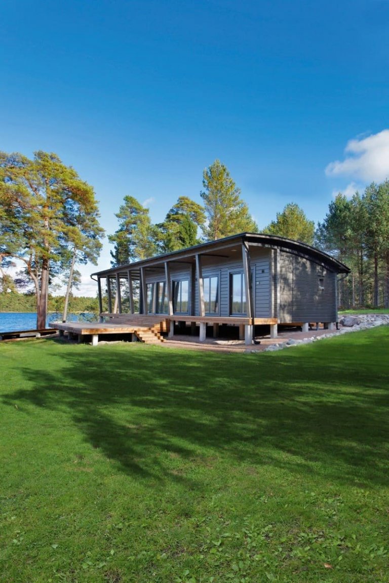 Kontio Hogsara – moderní skandinávská chata s oblou střechou