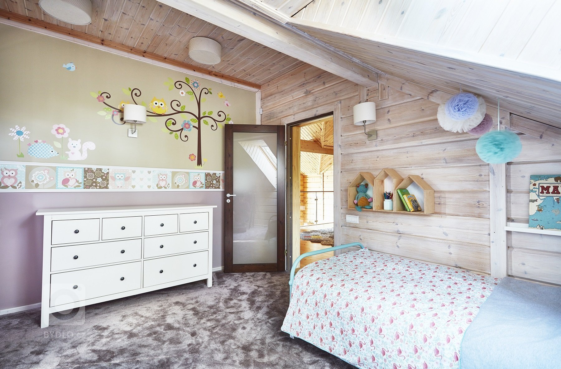 Pohádkový finský srubový dům KONTIO River House 2 se pyšní&nbsp;moderním interiérem, který klade důraz zejména na přírodní tóny&nbsp;a citlivě mísí několik…