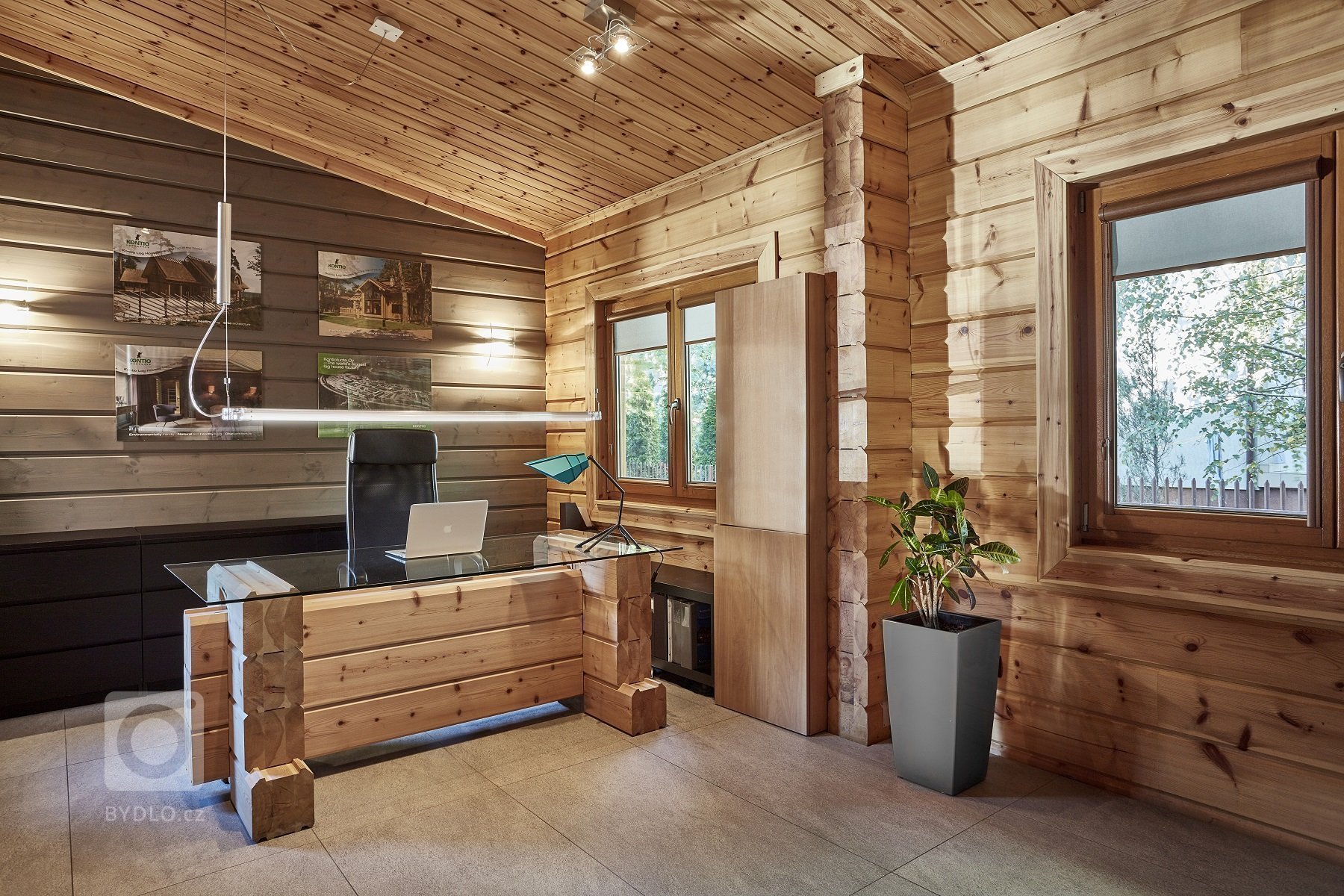 Pohádkový finský srubový dům KONTIO River House 2 se pyšní&nbsp;moderním interiérem, který klade důraz zejména na přírodní tóny&nbsp;a citlivě mísí několik…