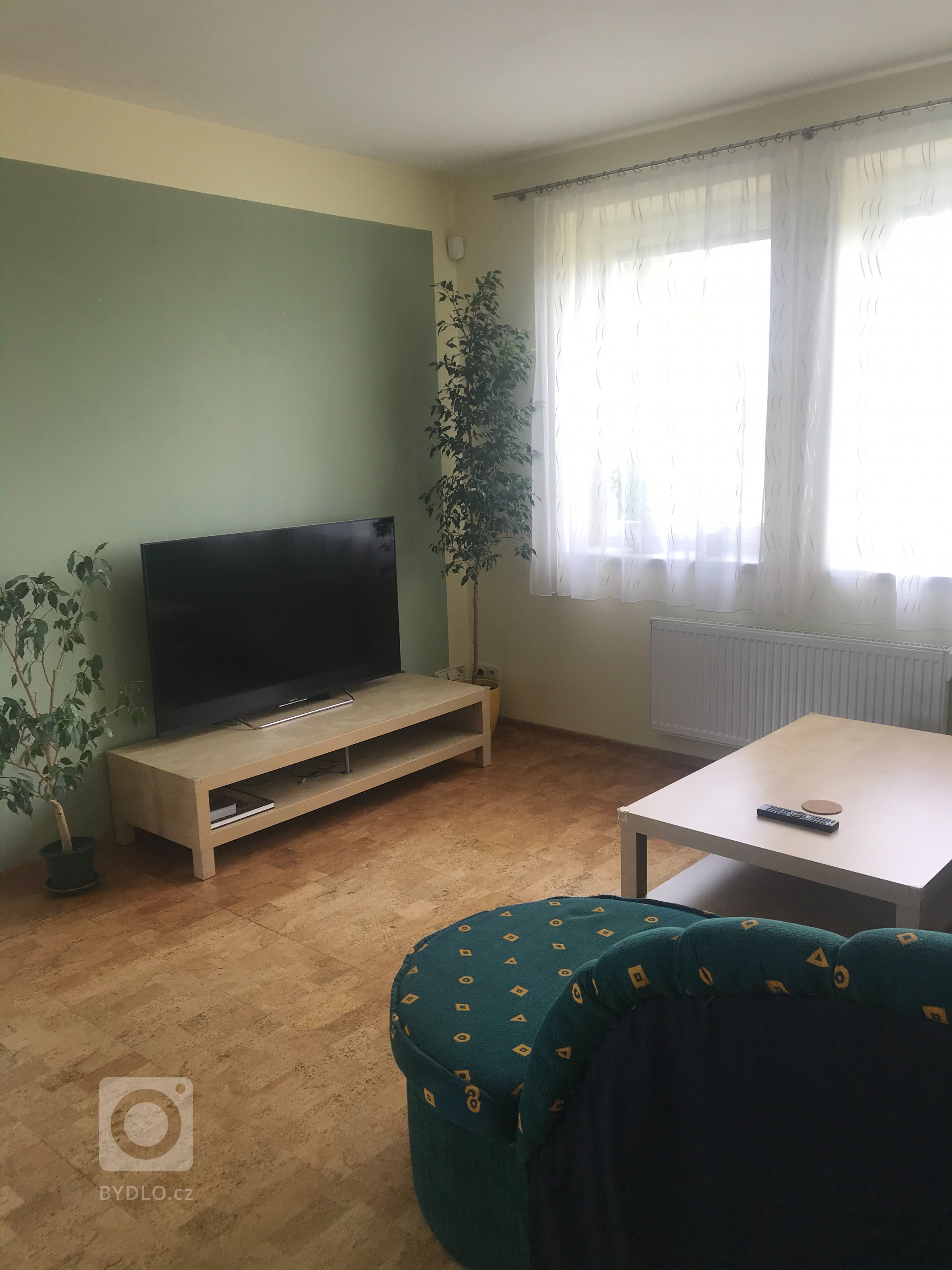 Dvoupodlažní rodinný dům si po delším čase vyžaduje interiérovou obnovu kvůli novým požadavkům rostoucích dětí a práce rodičů z domova. Přáním klientů bylo…