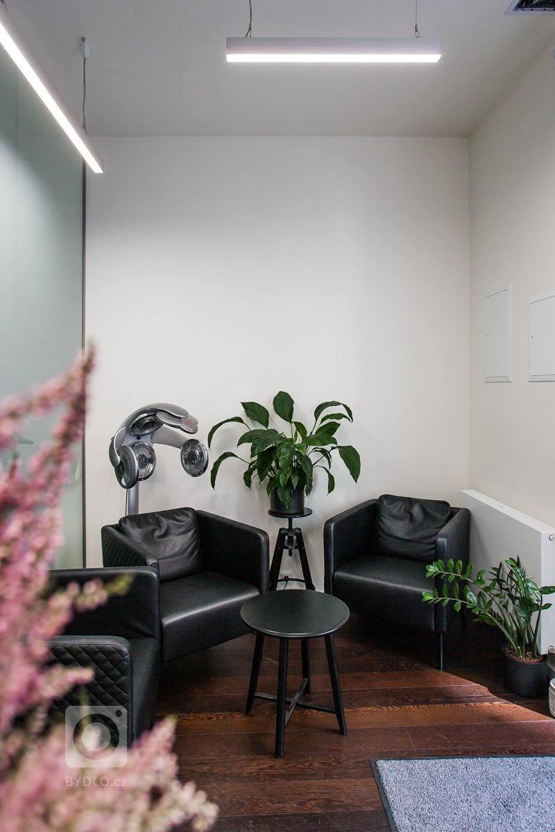 Spolupráce s výrobky je u kadeřnictví stěžejní. Vlasové produkty jsou nedílnou součástí studia a kadeřníci je neustále používají. Tudíž mají být v prostoru…