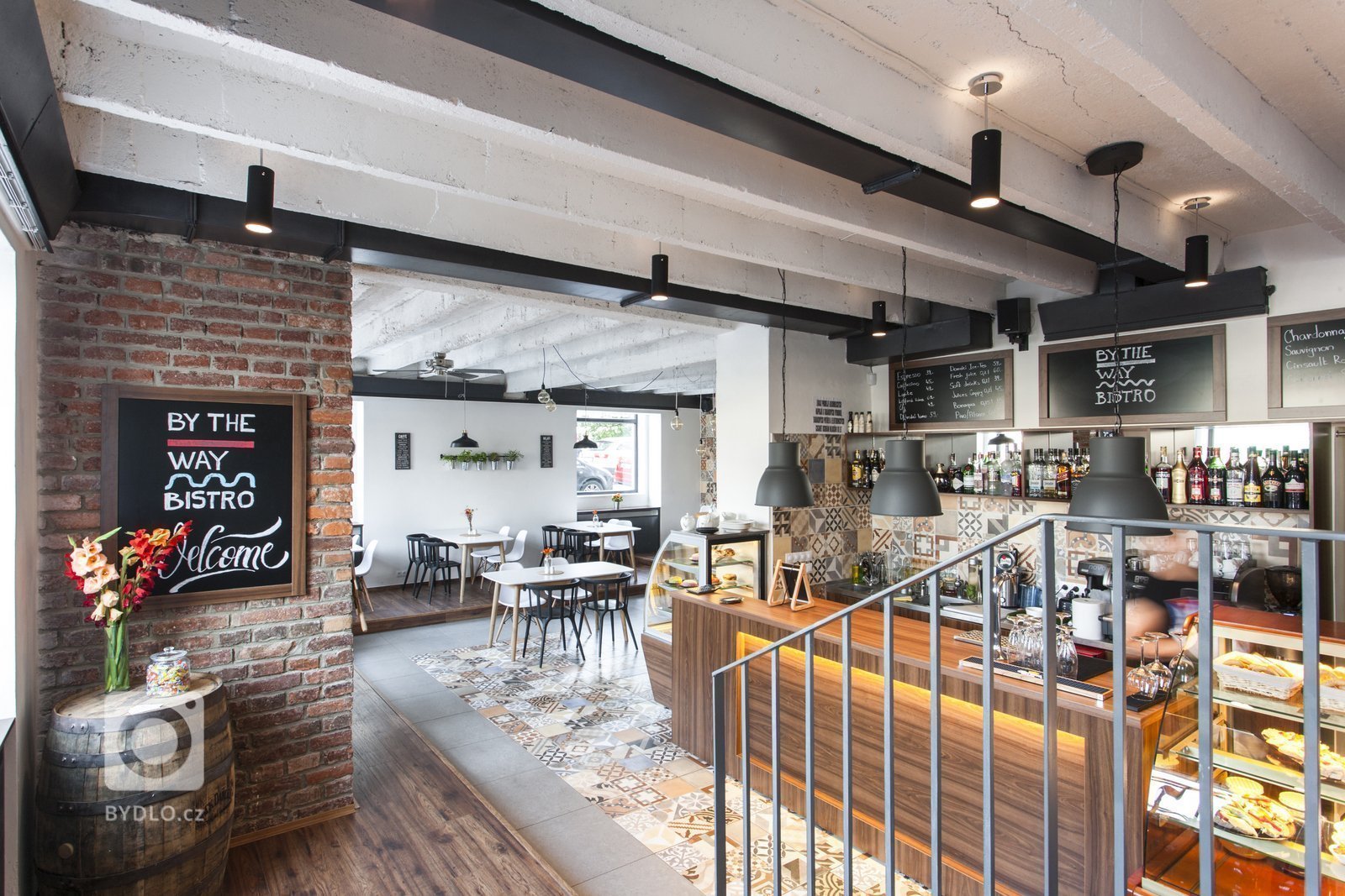 Tento prostor jsme ve dvou měscích přetvořili z kanceláří na BISTRO, které teď můžete navštívit cestou na náplavku. Bistro se nachází na rohu Palackého náměstí…