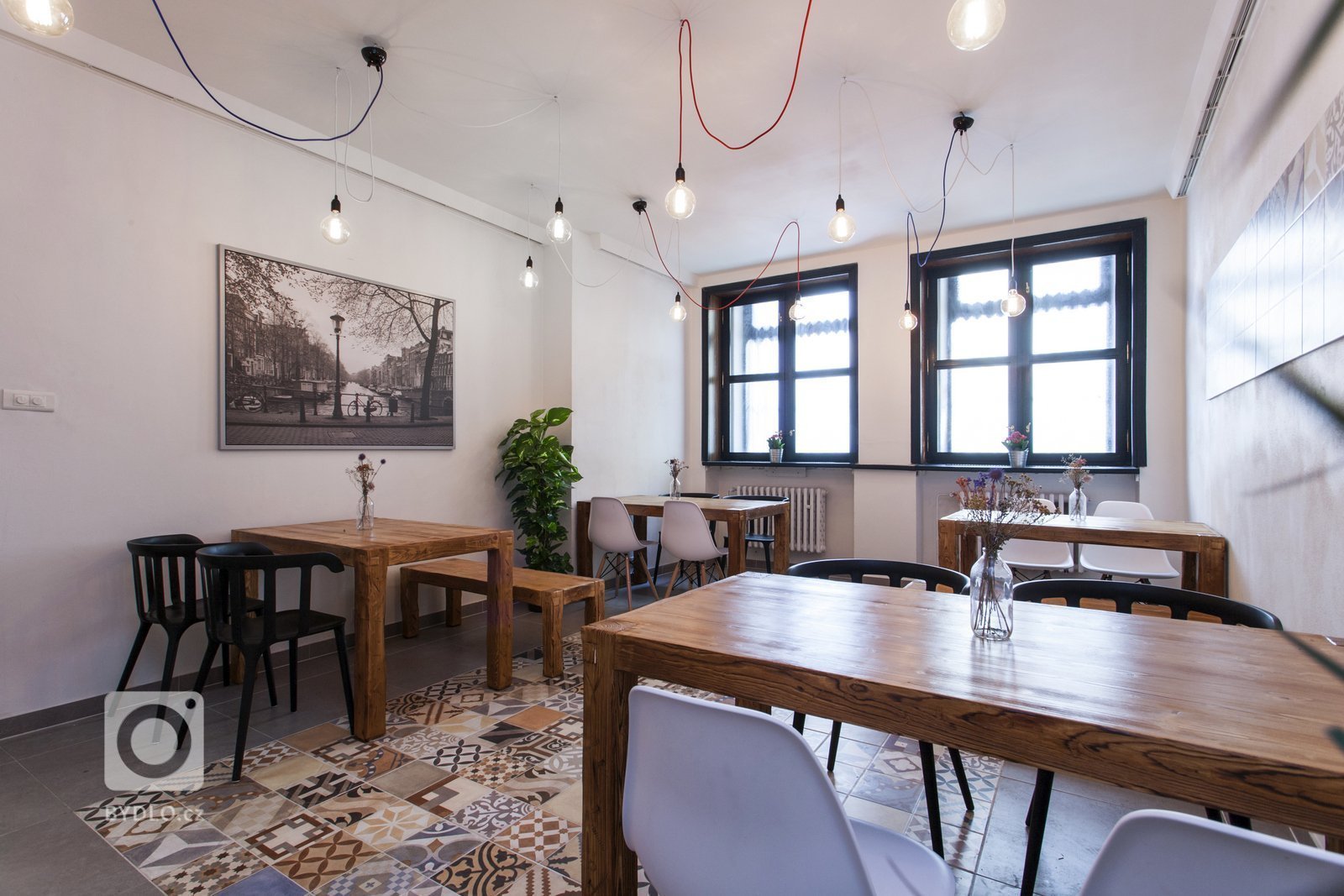 Tento prostor jsme ve dvou měscích přetvořili z kanceláří na BISTRO, které teď můžete navštívit cestou na náplavku. Bistro se nachází na rohu Palackého náměstí…