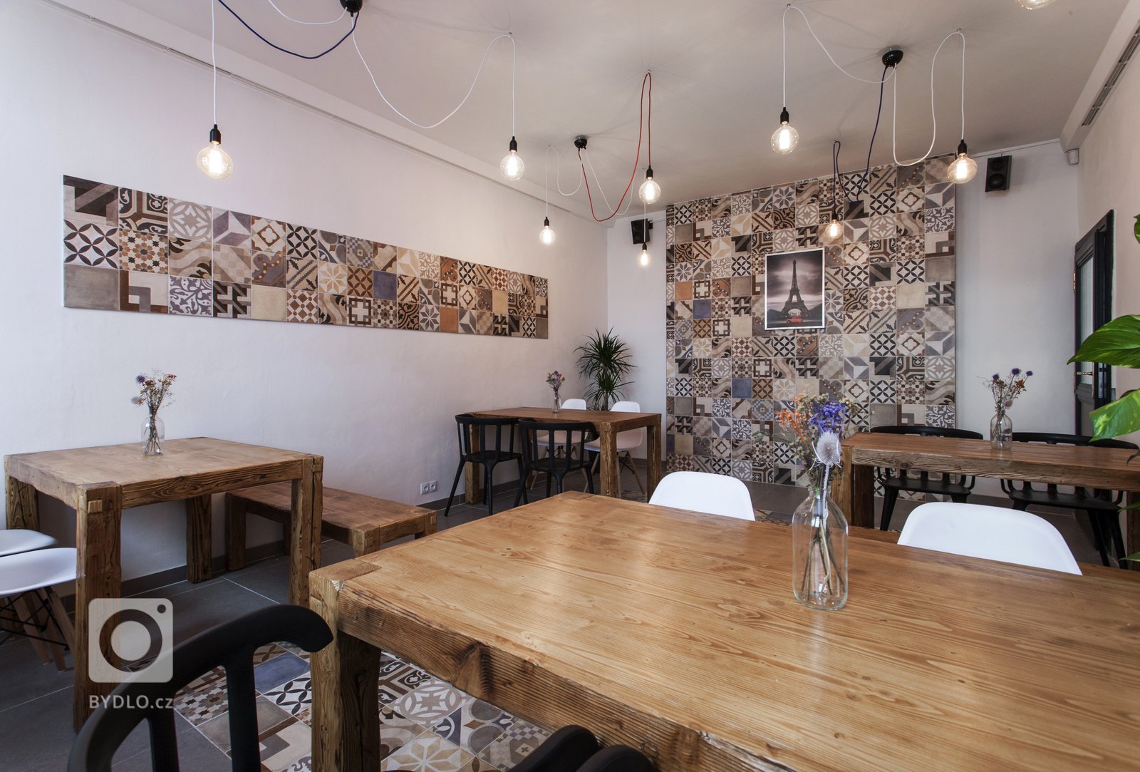 Tento prostor jsme ve dvou měscích přetvořili z kanceláří na BISTRO, které teď můžete navštívit cestou na náplavku. Bistro se nachází na rohu Palackého náměstí…