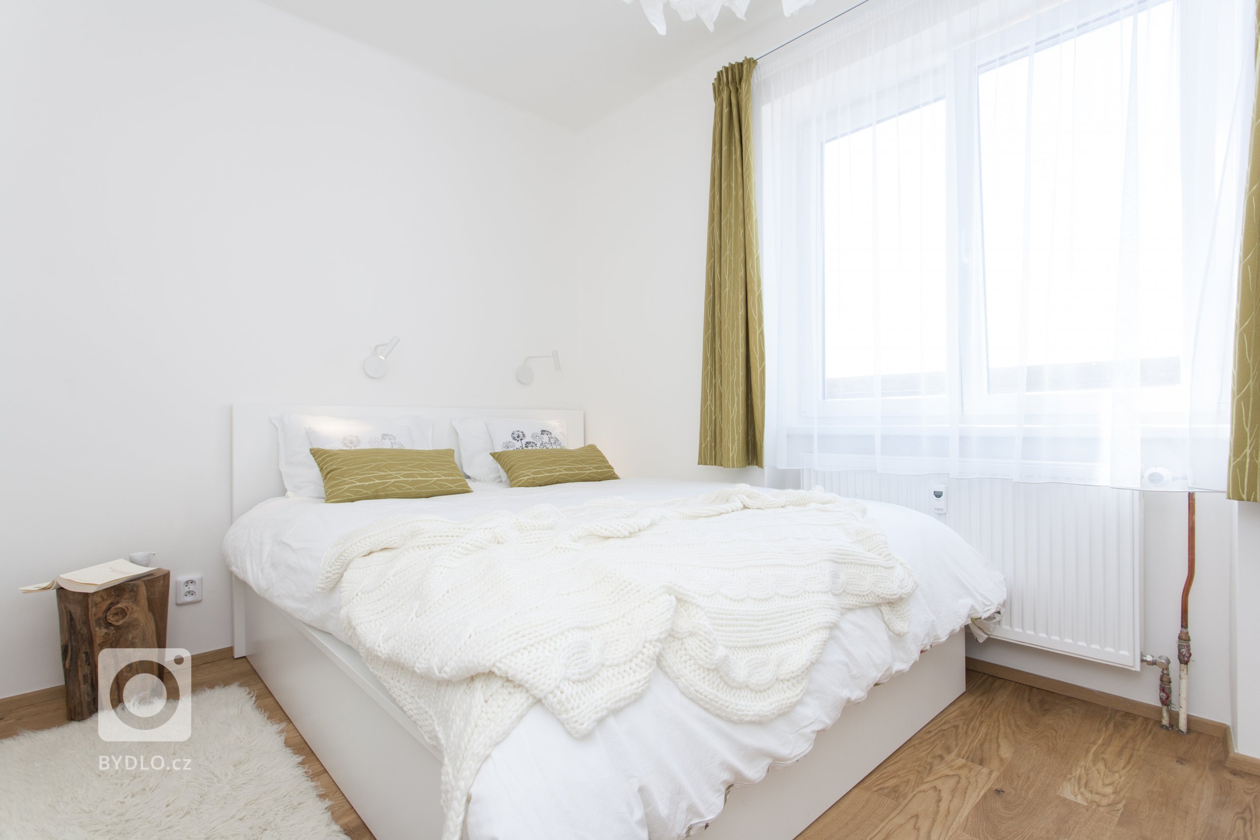 Projekt Dělnická vznikl pro jednu mladou maminku, která nežije v České republice, ale před časem se rozhodla, že si tu koupí byt, aby měla kde být, když se sem…