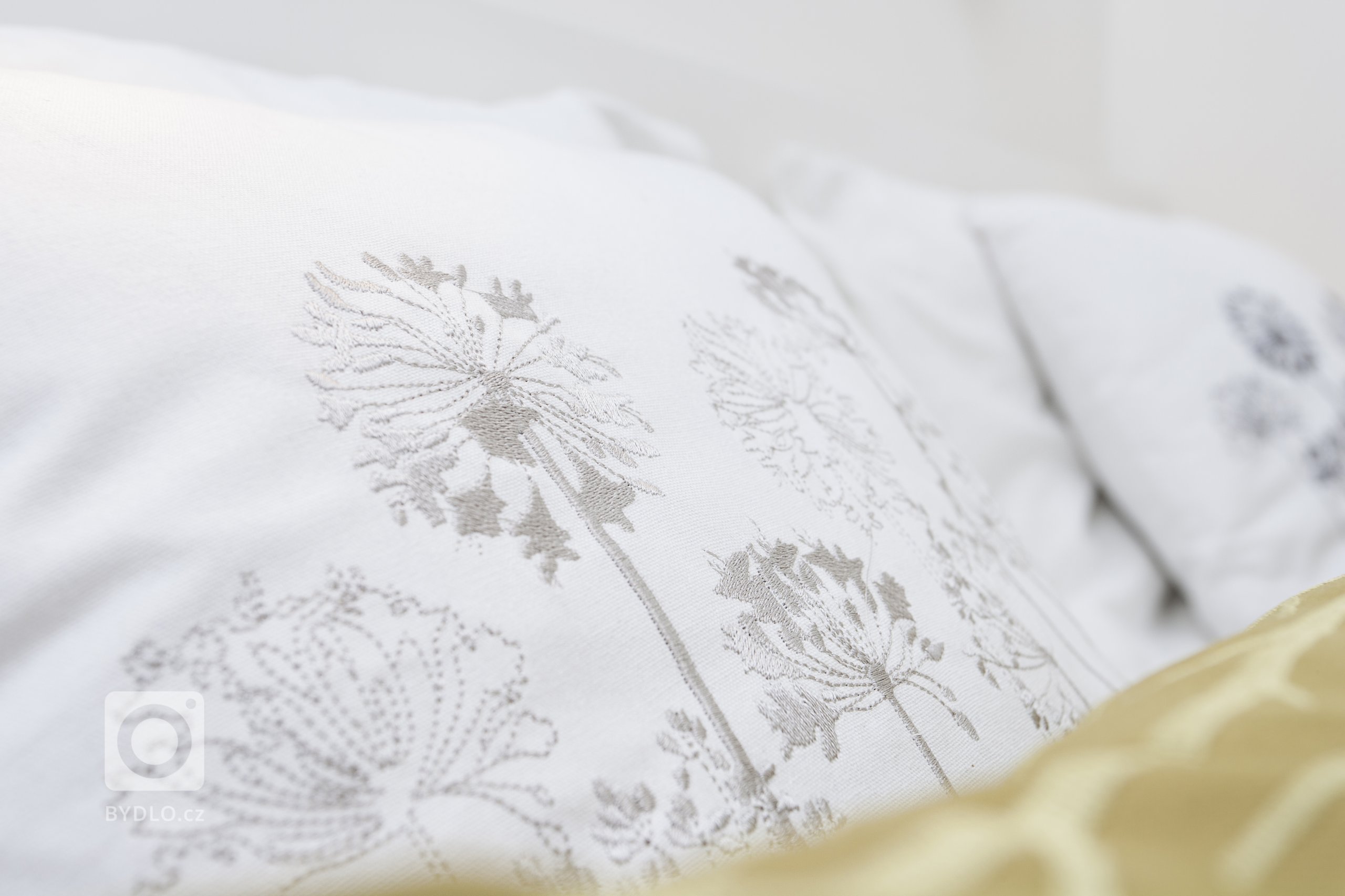 Projekt Dělnická vznikl pro jednu mladou maminku, která nežije v České republice, ale před časem se rozhodla, že si tu koupí byt, aby měla kde být, když se sem…