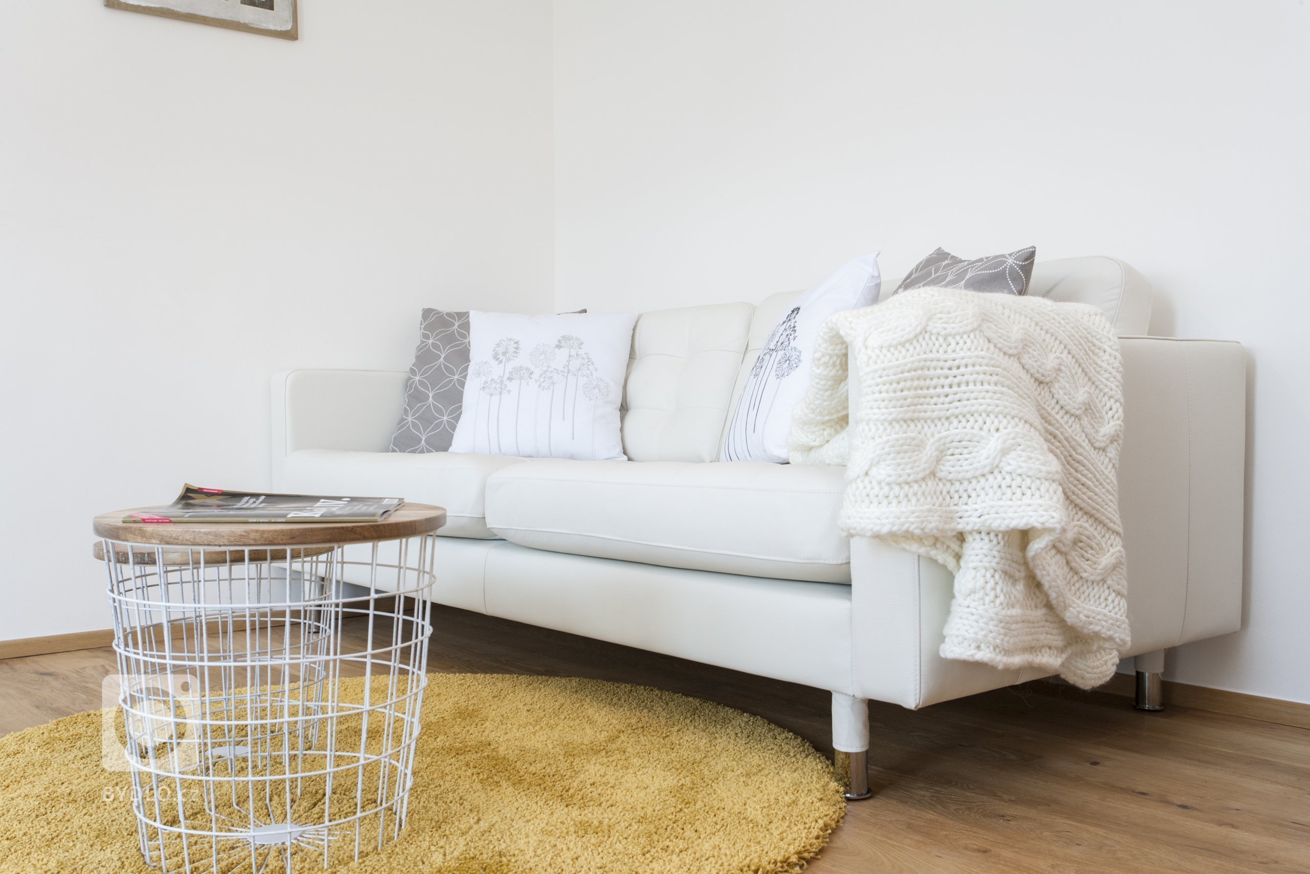 Projekt Dělnická vznikl pro jednu mladou maminku, která nežije v České republice, ale před časem se rozhodla, že si tu koupí byt, aby měla kde být, když se sem…