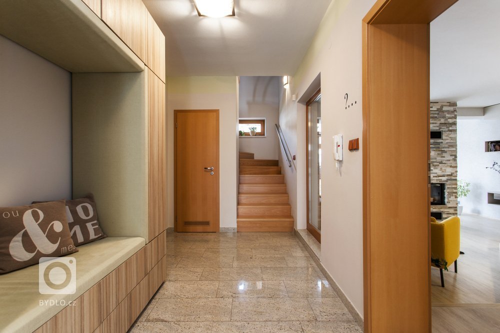 Takto dopadla rekonstrukce v jednom rodinném domě, kde žije Oskar (pes) a jeho páníčkové, kteří se rozhodli, že je na čase pozměnit ráz obývacího pokoje a dát…