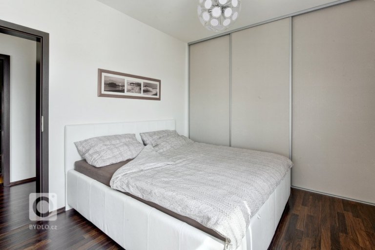 add picture to album