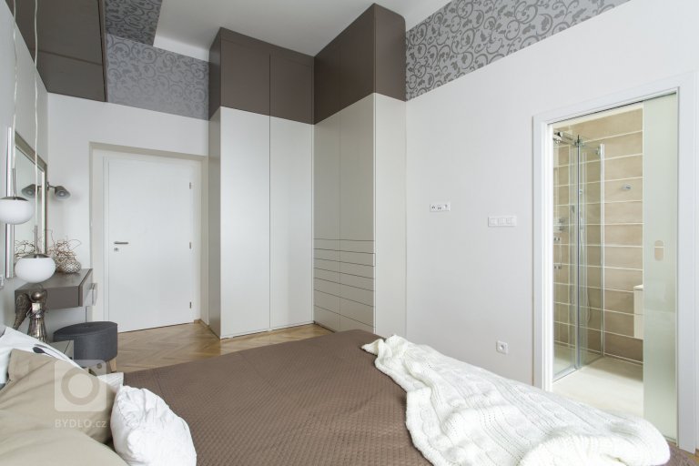 add picture to album