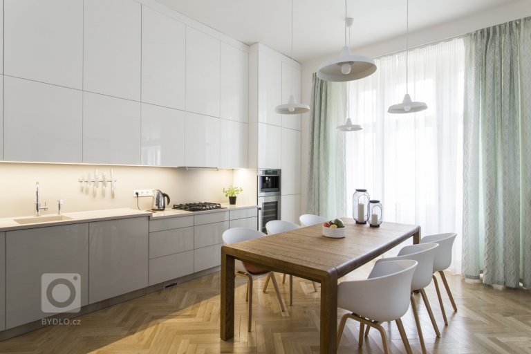 add picture to album