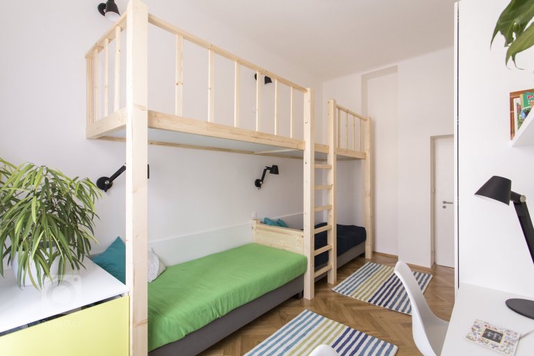 add picture to album