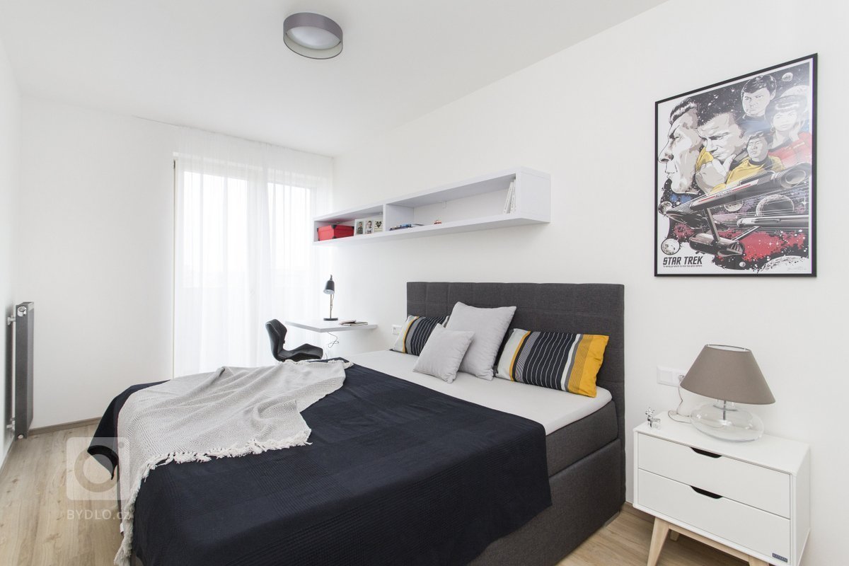 Nový developerský projekt, mladá slečna, první bydlení a hned byla tak světová, že se do zařizování nepustila sama, ale nechala si poradit. Pokud přijdete včas…