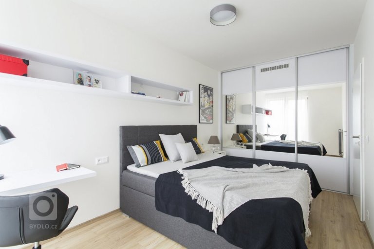 add picture to album