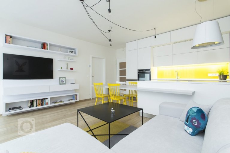 add picture to album