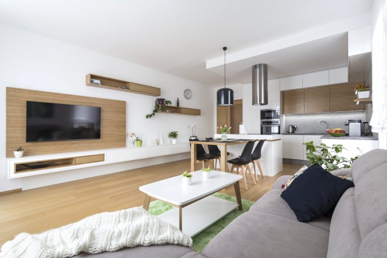 Developerský projekt, který nabízí klidné bydlení v zaleni a&nbsp;přitom je v Praze. Byt 3kk s ohromnou terasou, výhledem do okolí, tříčlenná rodina a omezený…