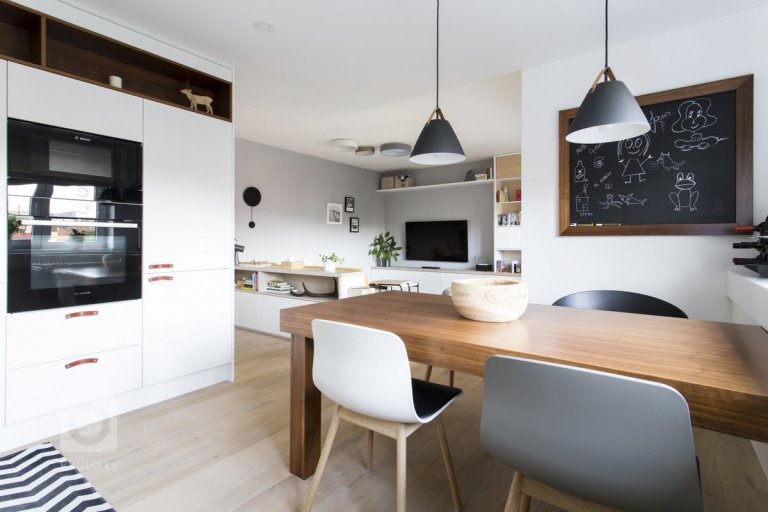 add picture to album