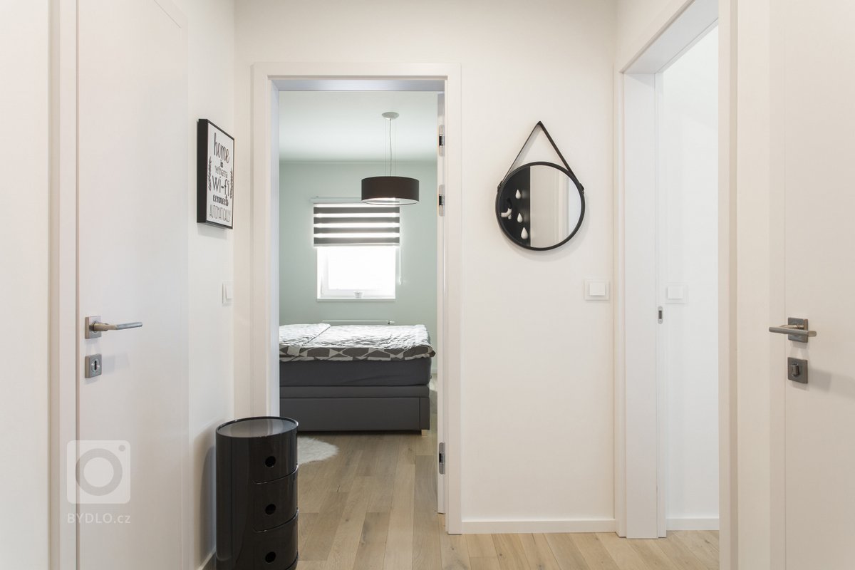 Byt v Modřanech, 60m2 pro mladou dámu, dispozice 2+kk. Hezký prostorný obývací pokoj&nbsp;s kuchyní a ložnice, nabízí příjemné bydlení. Byt je navržený tak,…