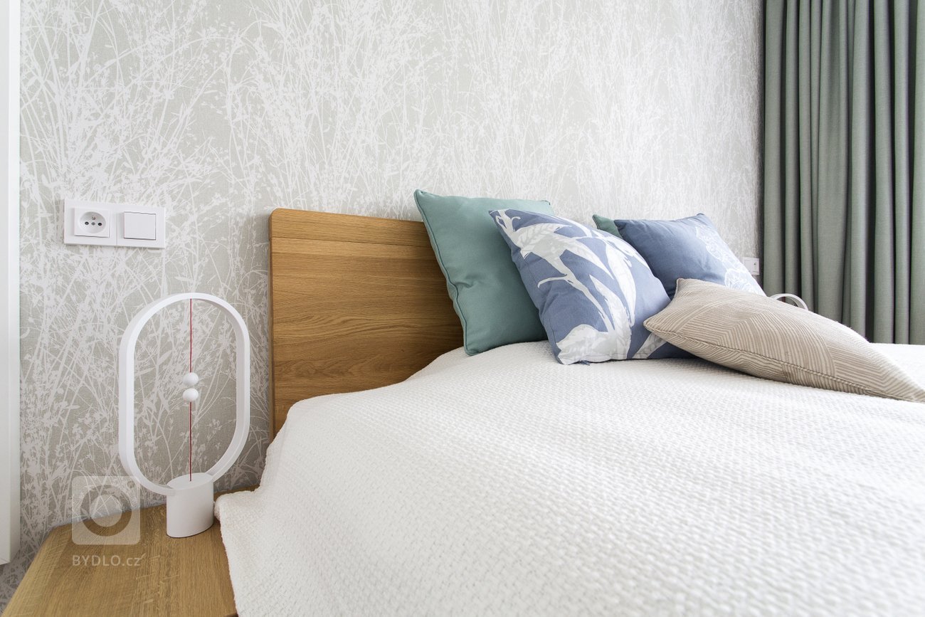 Kompletní rekonstrukce bytu. Mladá rodina chtěla z panelákového bytu, ve kterém již žije několik let, vytvořit místo, kde se bude cítit komfortně celá…