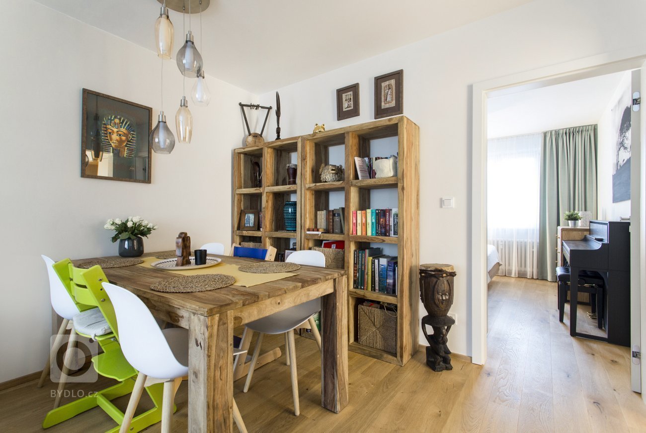 Kompletní rekonstrukce bytu. Mladá rodina chtěla z panelákového bytu, ve kterém již žije několik let, vytvořit místo, kde se bude cítit komfortně celá…