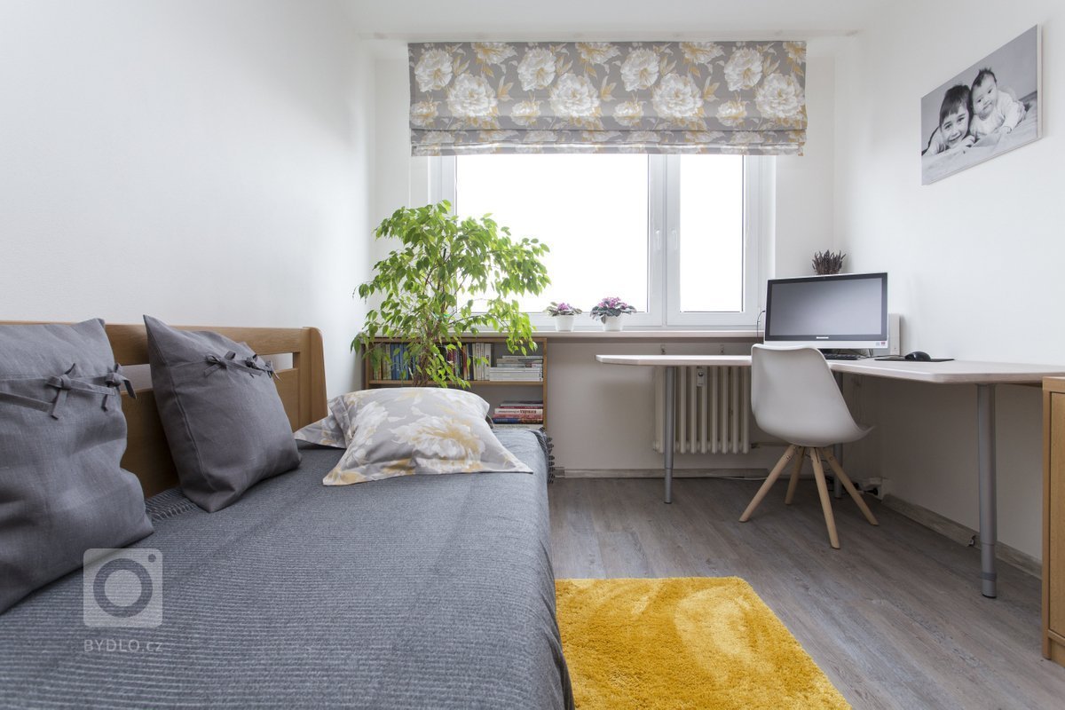 Panelákový byt s tváří moderny. Klasický panelákový byt v Praze prošel částečnou rekonstrukcí. Změnili jsme podlahy, schovali kovové zárubně, vyměnili dveře,…