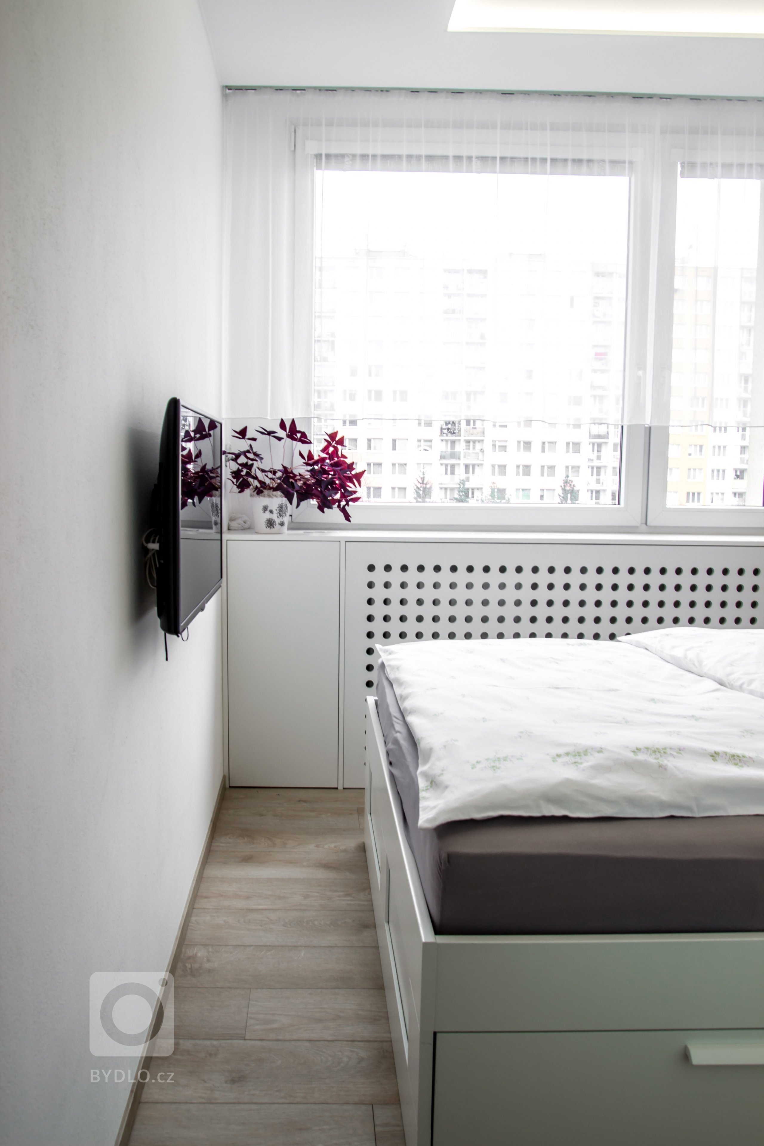 Rekonstrukce bytu v panelovém domě se nesla ve znamení velké změny. Majitelka měla jasno, chtěla svůj byt zesvětlit, zmodernizovat a zbavit ho starého vybavení…