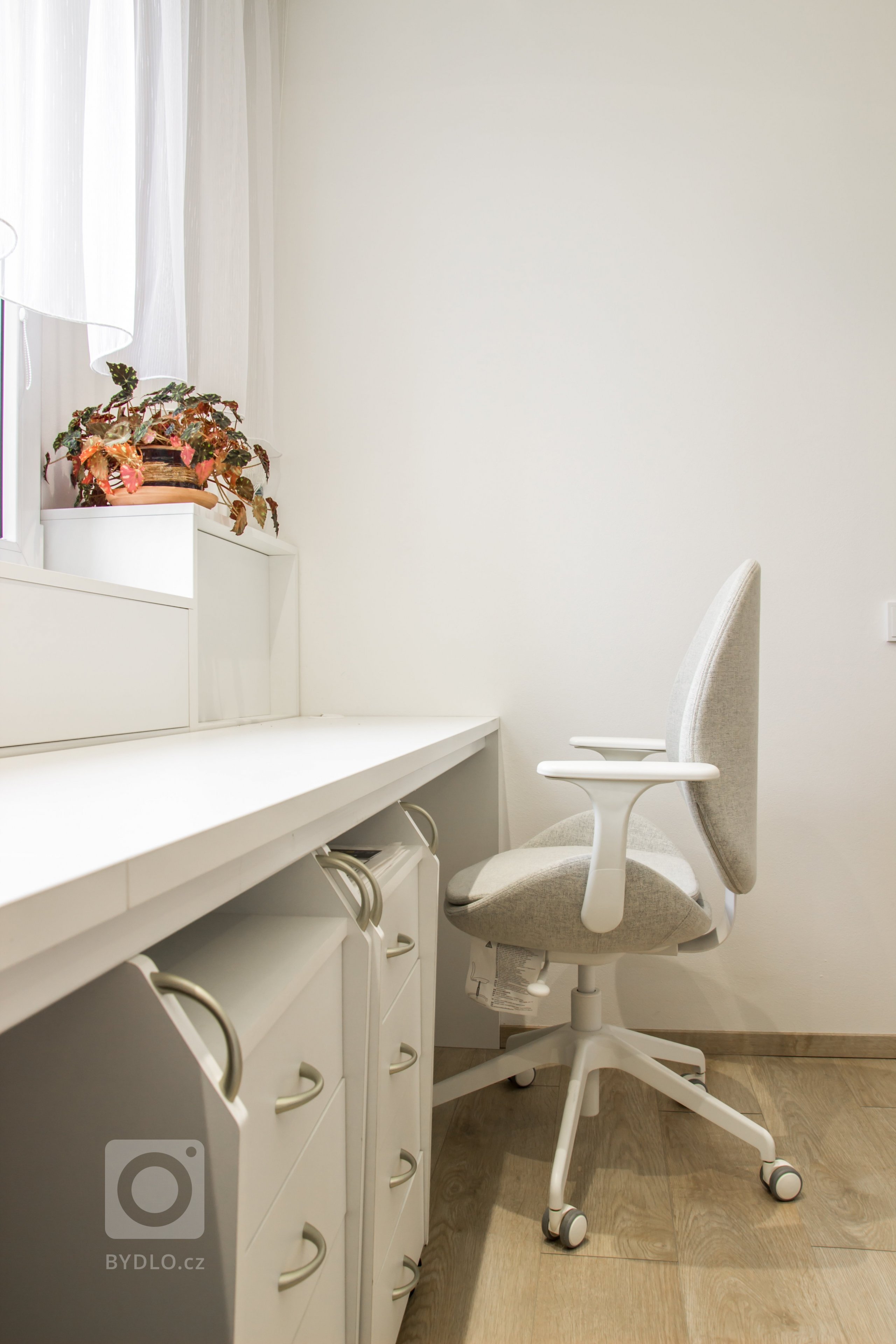 Rekonstrukce bytu v panelovém domě se nesla ve znamení velké změny. Majitelka měla jasno, chtěla svůj byt zesvětlit, zmodernizovat a zbavit ho starého vybavení…