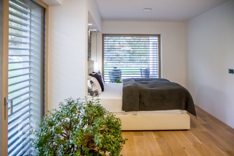 add picture to album