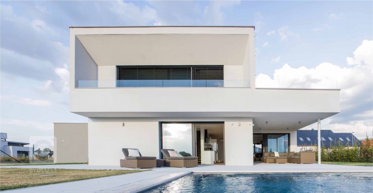 add picture to album