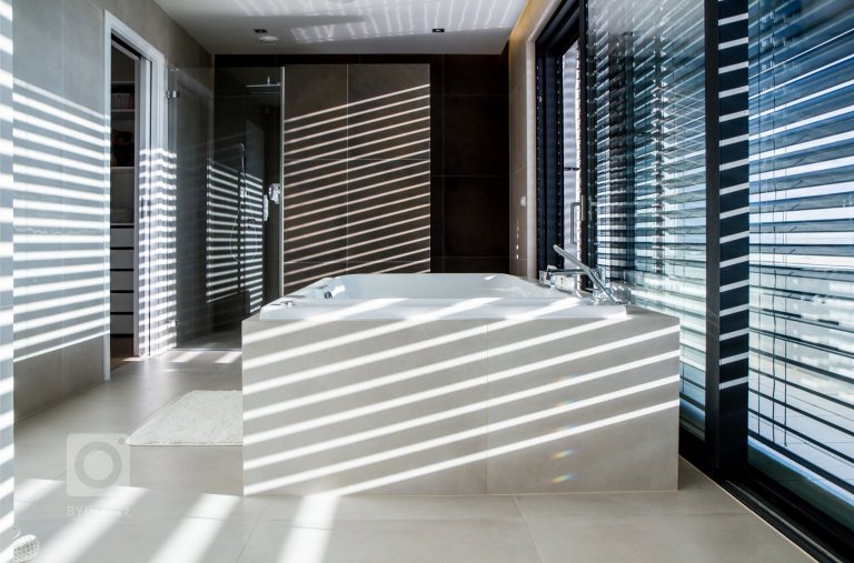 add picture to album