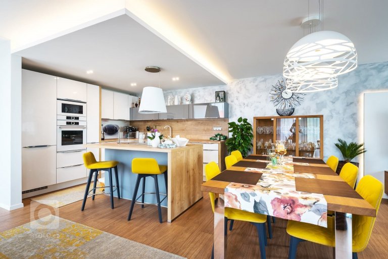 add picture to album