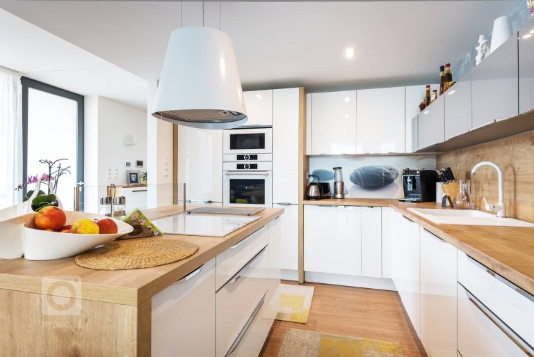 add picture to album