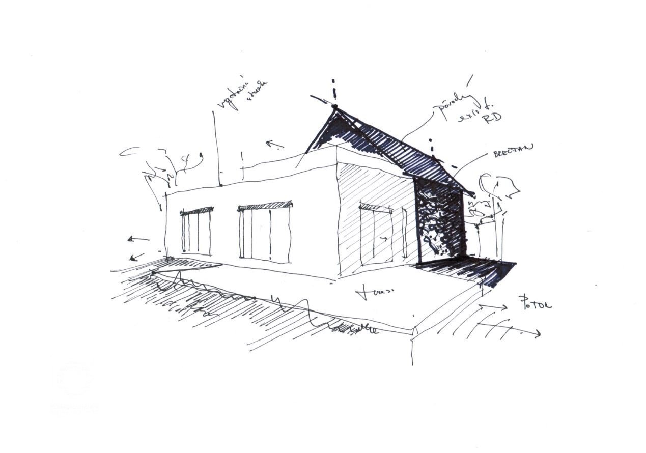Dominantné schodisko je navrhnuté ako votknuté a prepája jednotlivé časti rodinného domu. Na konci chodby je situované presklenie, ktoré smeruje k existujúcemu potoku. Pôsobí temne, no zároveň dodáva presvetlenie do existujúcej chodby. Kúpeľňa, a detská izba sa nachádza v pôvodnom objekte. V navrhnutej časti je situovaná aj hosťovská izba a pohotovostné wc zo záhrady. Na podkroví je situovaná iba nočná zóna, spálňa, so vstupom na exteriérovú terasu. Nad vsadenou prístavbou je navrhnutá vegetačná strecha, ktorá príjemne zapadla do krásnej prírody.  Pôvodný objekt bol očistený od neskorších prístavieb (humno), pôvodné murivo bolo zateplené. Najväčšou transparentnou plochou sú posuvné sklenené dvere, ktoré otvárajú prízemie do záhrady a rozširujú obytný priestor o letnú terasu, zároveň však ponúka nádherné výhľady do exteriéru. 