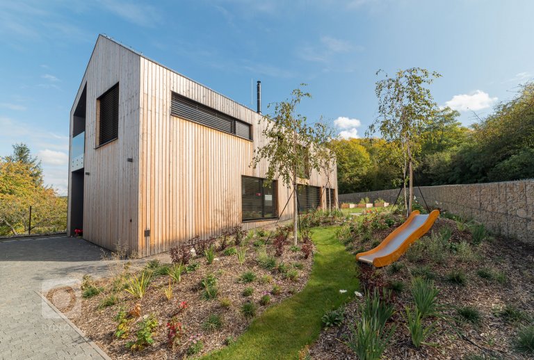 add picture to album