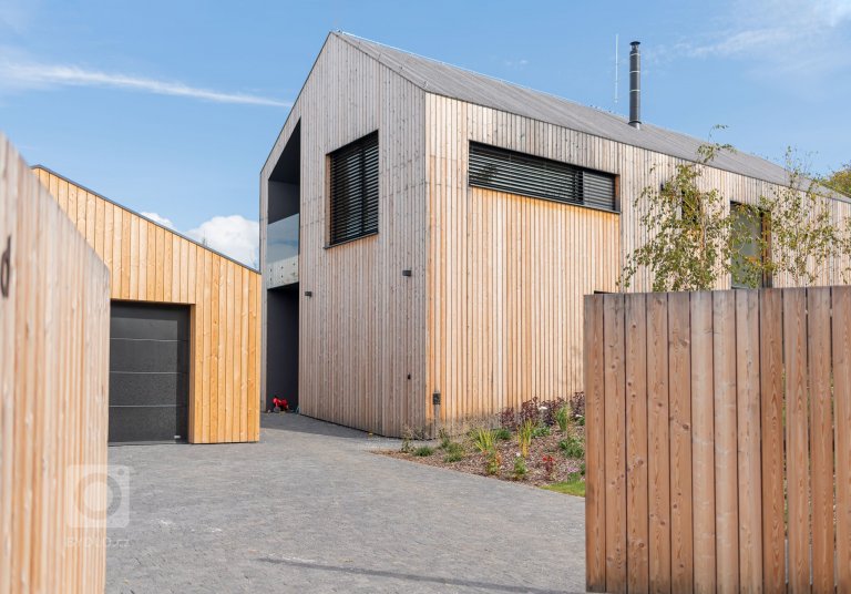 add picture to album