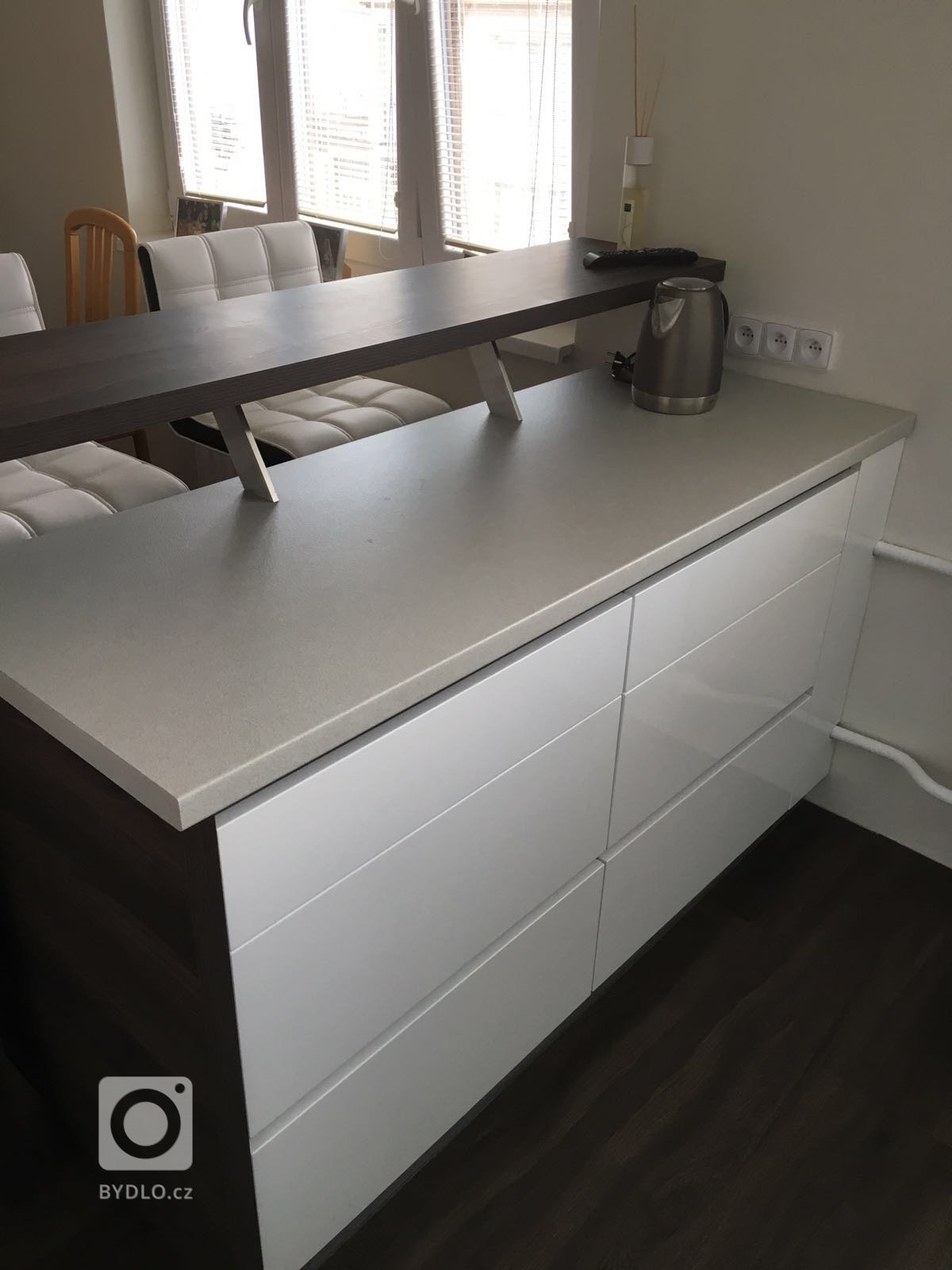 Kuchyňská linka  bez úchytek