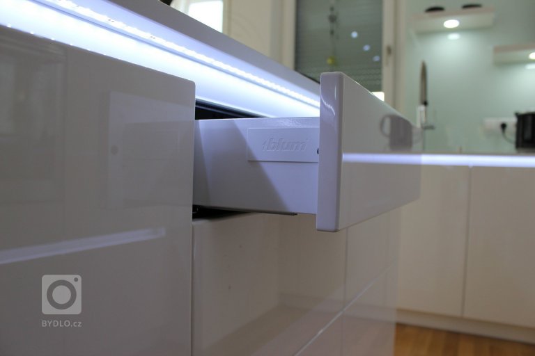 add picture to album