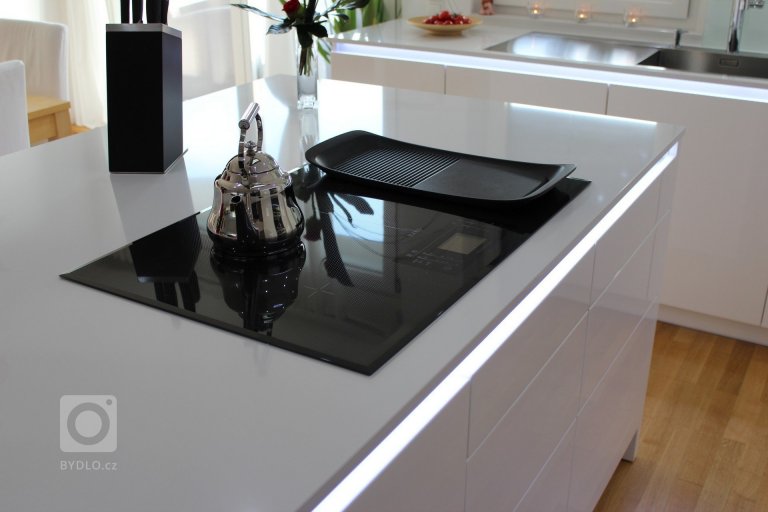 add picture to album