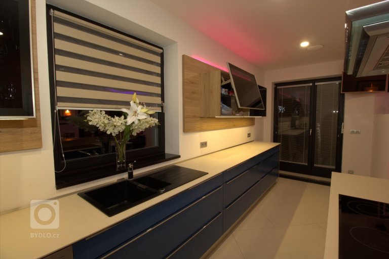 add picture to album