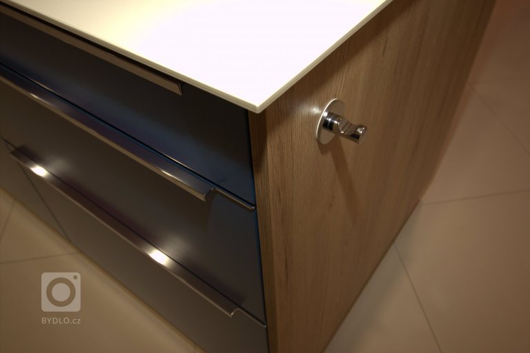 add picture to album