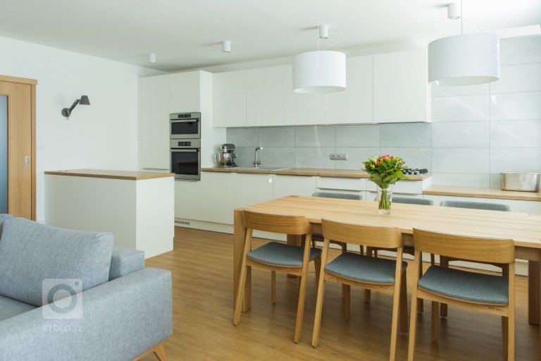 add picture to album