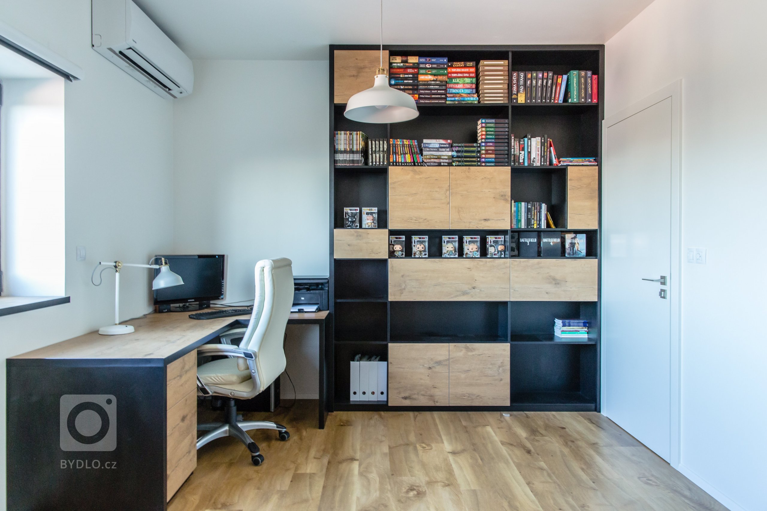 Tenhle útulný a moderní rodinný dům si zasloužil pořádnou kuchyň propracovanou do detailu. Klientka si vysnila velkou a praktickou kuchyň a tu jsem ji splnila.…