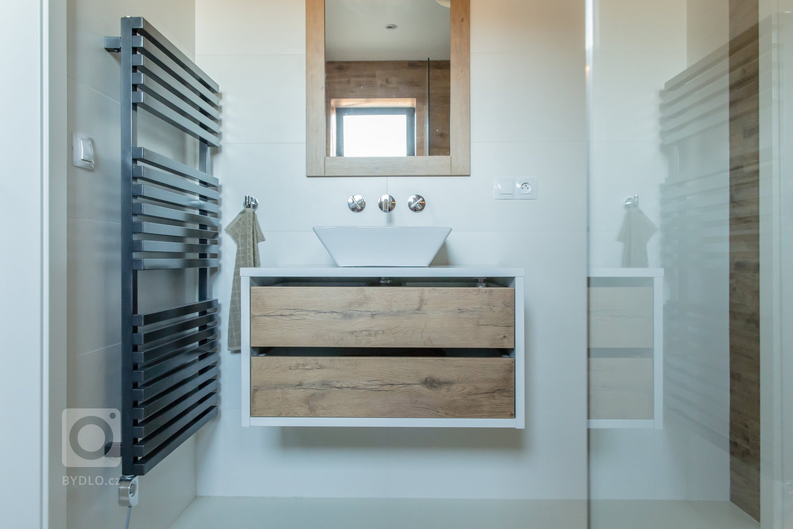 Tenhle útulný a moderní rodinný dům si zasloužil pořádnou kuchyň propracovanou do detailu. Klientka si vysnila velkou a praktickou kuchyň a tu jsem ji splnila.…