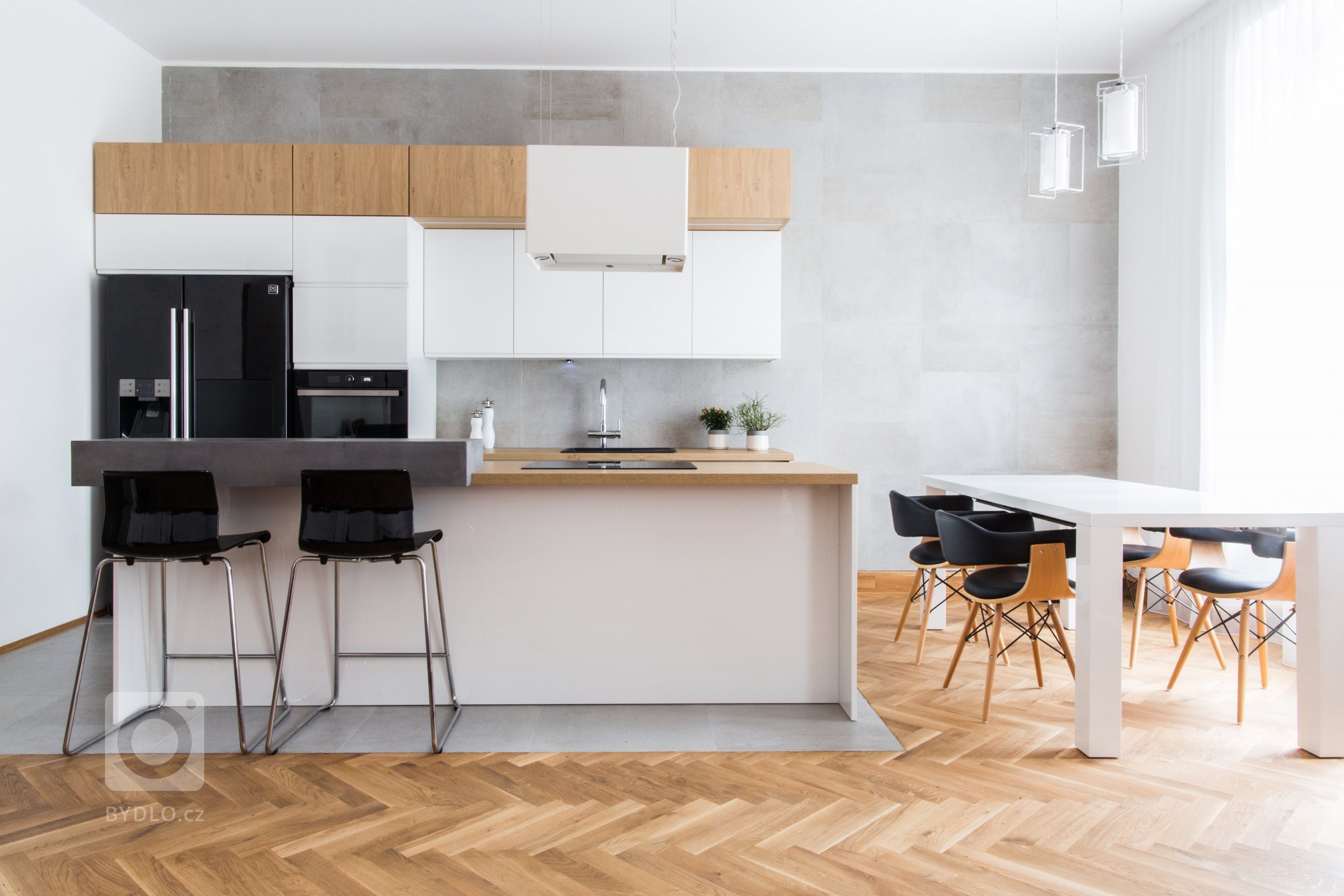 Původní kuchyně měla doslouženo a tak bylo načase s tím něco udělat. V nové kuchyni si majitelka přála, aby vzniklo&nbsp;více pracovního místa, aby se zde…