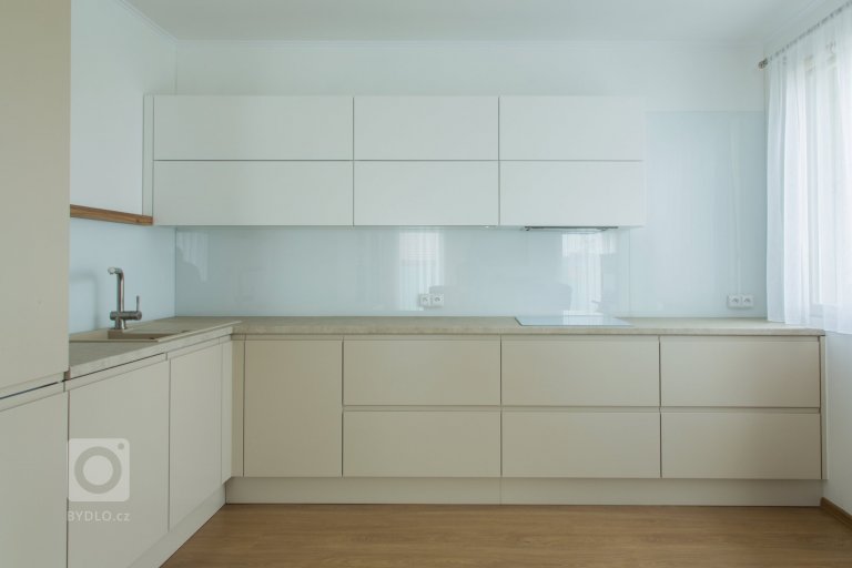 add picture to album