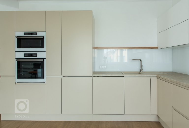 add picture to album