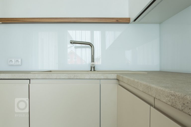 add picture to album