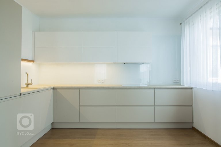 add picture to album