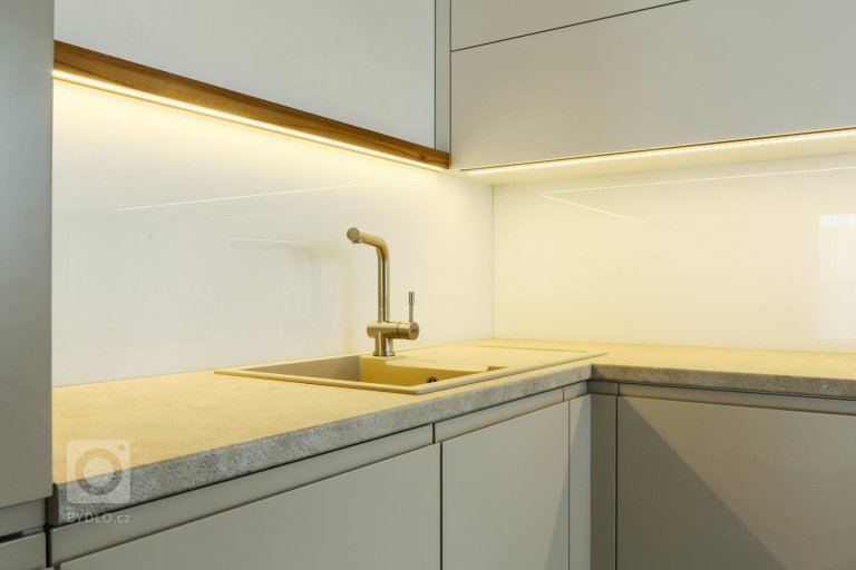 add picture to album